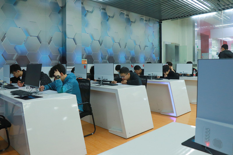 上海博世职业技术学校举行新能...